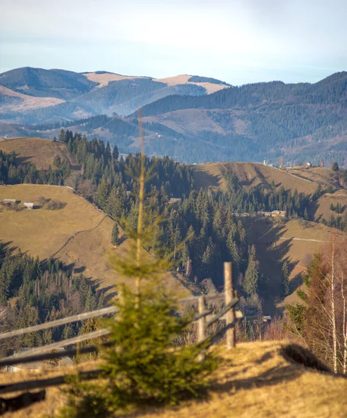 Panorama d'un village des Carpates — Photo