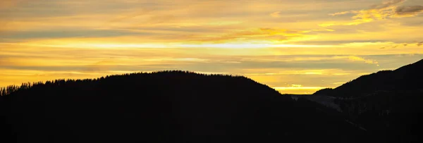 Захід сонця в гори осінню — стокове фото