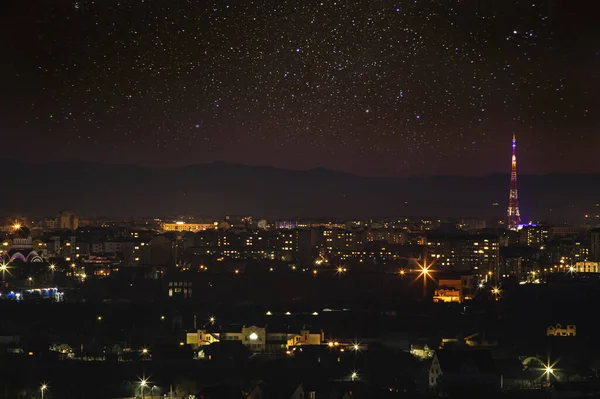 ウクライナの夜の都市の空の星 — ストック写真