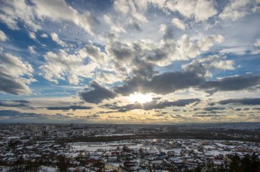Ukrayna 'nın sisli kışın manzarası
