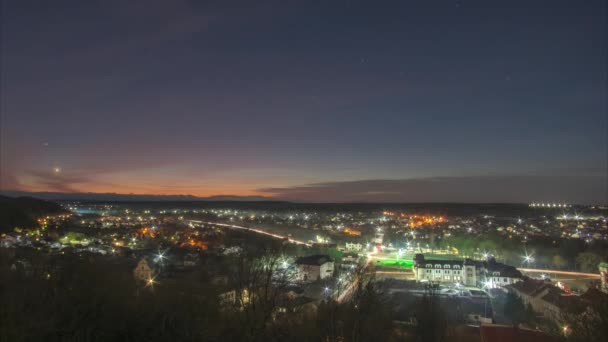 Przejście z dnia na noc, timelapse, noc w ukraińskim mieście — Wideo stockowe