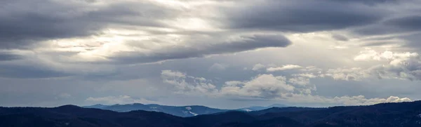 Dia Nublado Nos Cárpatos Ucranianos Inverno — Fotografia de Stock