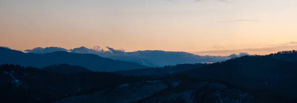 Chmury Zachodzie Słońca Zimą Karpatach — Zdjęcie stockowe