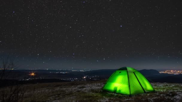 Zelt in der Nacht im Winter in den Bergen, Zeitraffer — Stockvideo