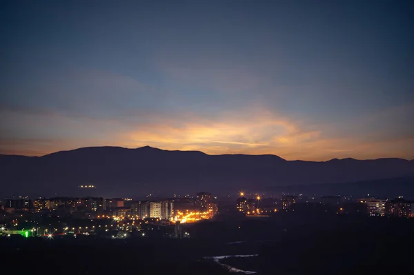 새벽에 우크라이나 의산과 배경으로 — 스톡 사진