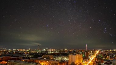 Ukrayna 'nın gece şehrinde güzel yıldızlar
