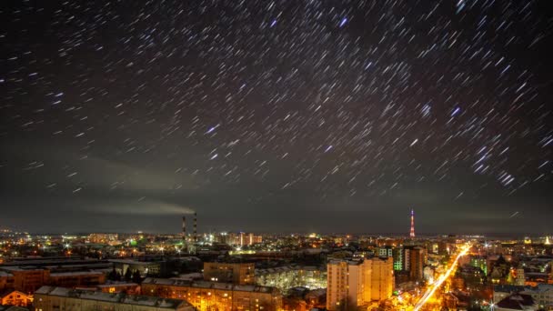 Estrelas bonitas sobre a cidade noturna na Ucrânia — Vídeo de Stock