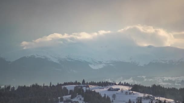 Ένα Χωριό Στα Καρπάθια Χειμώνα Φόντο Βουνά Timelapse Υψηλής Ποιότητας — Αρχείο Βίντεο