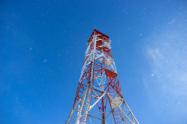 Televisão Congelada Torre Celular Inverno Nas Montanhas Dos Cárpatos — Fotografia de Stock