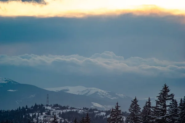 Panorama Över Vintern Karpaterna Vid Solnedgången — Stockfoto
