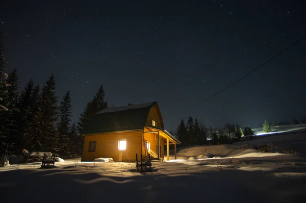 Haus Bei Nacht Winter Den Karpaten — Stockfoto