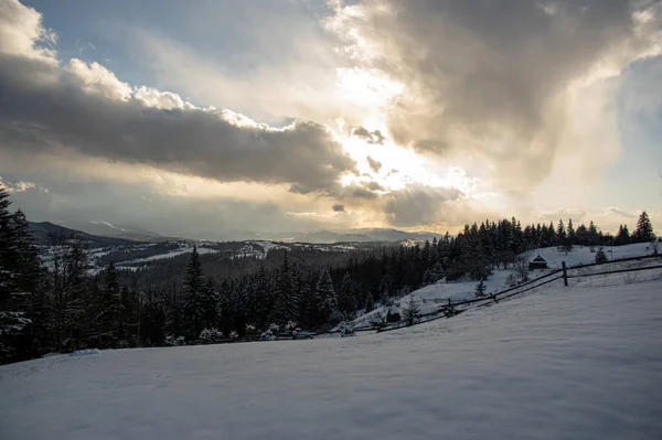 Hermoso Panorama Las Montañas Cárpatas Invierno Atardecer — Foto de Stock