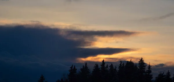 Vackra Moln Himlen Vid Solnedgången Bergen — Stockfoto