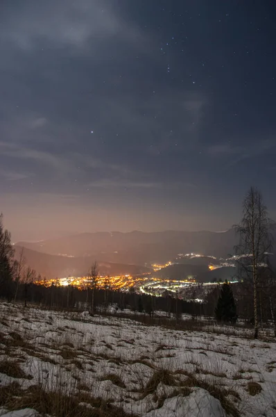 Karpat Dağları Ndaki Gece Şehrinin Güzel Manzarası — Stok fotoğraf