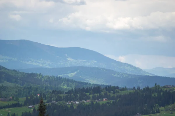 Magnifique Panorama Printanier Des Montagnes Des Carpates Ukraine — Photo