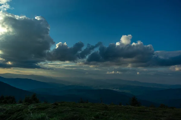 Sun Rays Beautiful Sky Sunset Mountain Village Ukrainian Carpathians Desktop — Stock Photo, Image