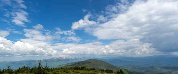 Panorama Montañas Azules Primavera Neblina Cárpatos Ucranianos — Foto de Stock