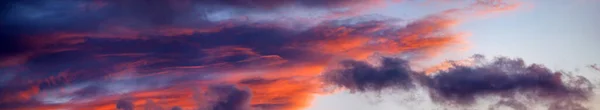 Nuvens Laranja Coloridas Bonitas Pôr Sol Bela Paisagem Verão Noite Imagem De Stock