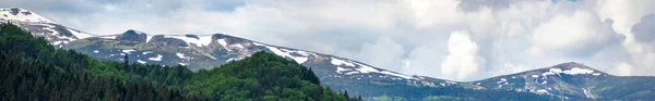 Panorama Das Montanhas Dos Cárpatos Início Verão Ucrânia Descanso Viagens — Fotografia de Stock