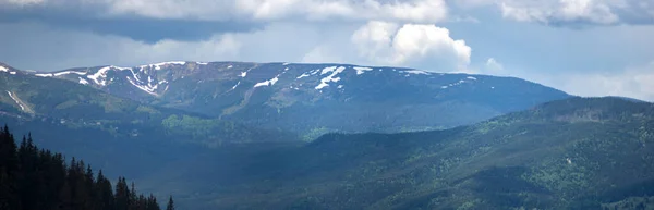 Panorama Karpat Początku Lata Ukrainie Wypoczynek Podróże Górach Piękny Krajobraz — Zdjęcie stockowe