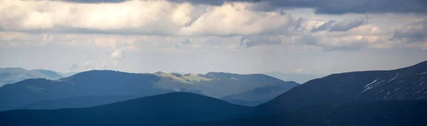 Gama Montanha Nos Cárpatos Ucranianos Dia Primavera Descanse Viaje Nas — Fotografia de Stock