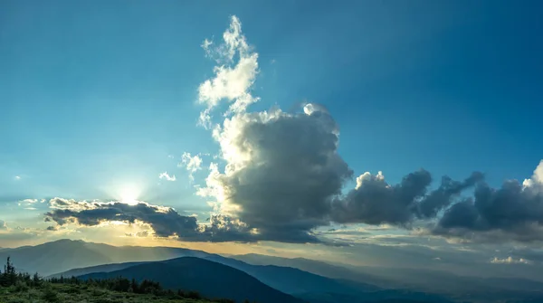 Чудова Панорама Заходу Сонця Горах Карпат Влітку Україні — стокове фото