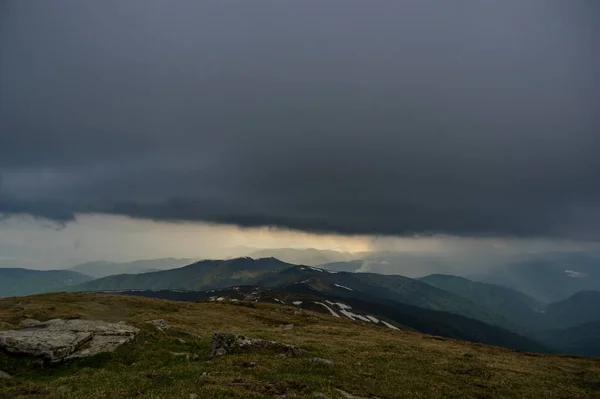 Regen Mistig Weer Karpaten Zomer Berglandschap — Stockfoto