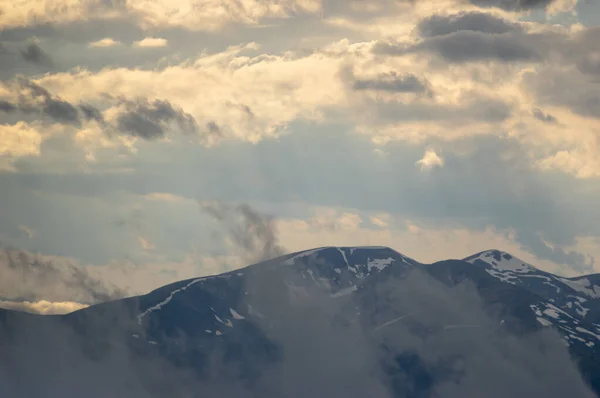 Туман Гірському Хребті Карпатських Гір Чудовий Краєвид — стокове фото