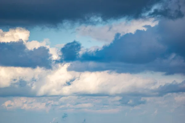 Awan Biru Langit Pemandangan Indah Pegunungan — Stok Foto