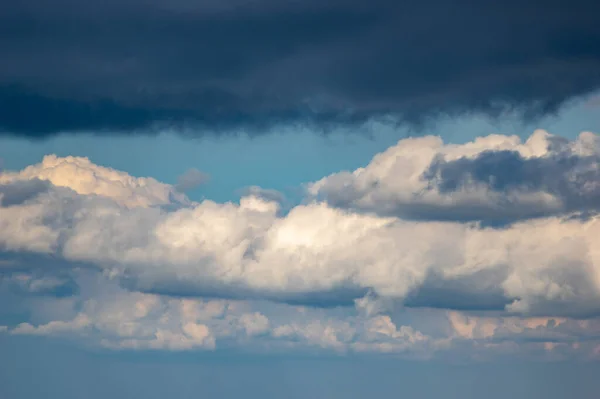 Awan Biru Langit Pemandangan Indah Pegunungan — Stok Foto