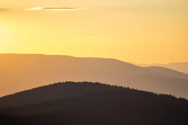 Beau Ciel Orange Crépuscule Dans Les Montagnes Carpates Paysage Nocturne — Photo