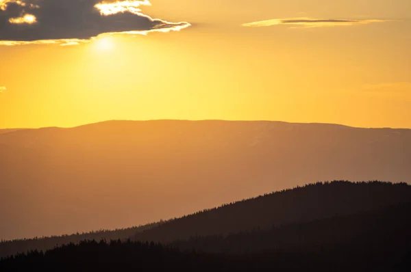 Beautiful Orange Sky Dusk Carpathian Mountains Evening Landscape — Stock Photo, Image