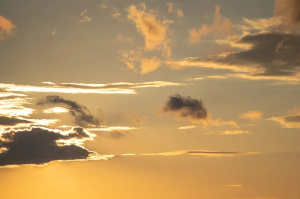 夕暮れ時の美しいオレンジ色の空 夕方の風景 — ストック写真