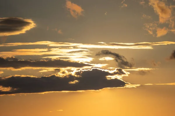 夕暮れ時の美しいオレンジ色の空 夕方の風景 — ストック写真