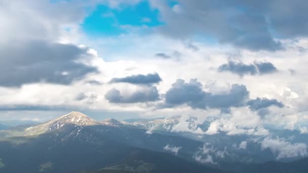 Гора Говерла Украинских Карпатах Тумане Облаках Летом Времени — стоковое видео