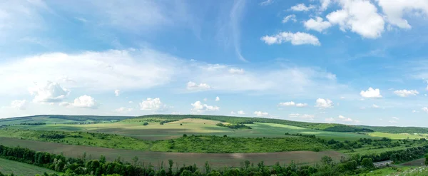 Gyönyörű Nyári Táj Hátterében Kék Fehér Felhők Ukrajnában — Stock Fotó