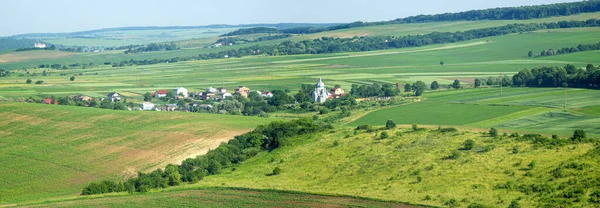 Schöne Sommerlandschaft Der Ukraine Waldfeld Und Dorf Einem Sonnigen Tag — Stockfoto