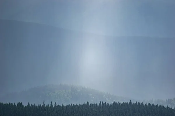 Sun Rays Rain Carpathian Mountains Summer Beautiful Landscape — Stockfoto
