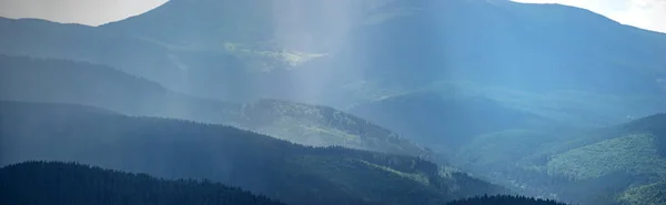 Sun Rays Rain Carpathian Mountains Summer Beautiful Landscape — Fotografia de Stock