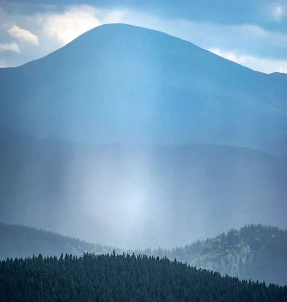 Sun Rays Rain Carpathian Mountains Summer Beautiful Landscape — Stock Photo, Image