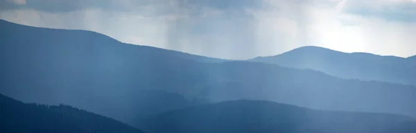 Sun Rays Rain Carpathian Mountains Summer Beautiful Landscape — Fotografia de Stock
