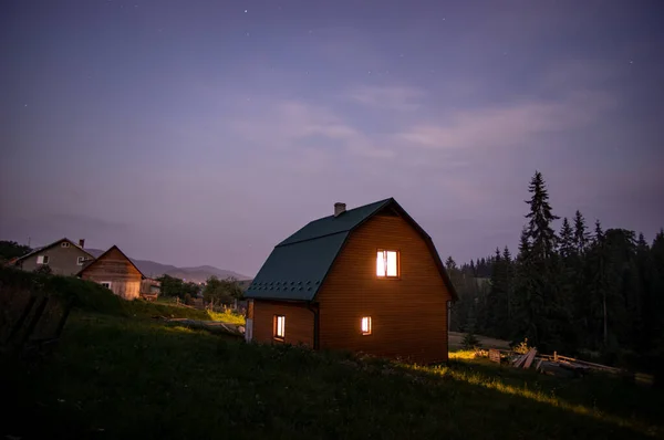 Evening Landscape Wooden House Village Forest Ukrainian Carpathians Fotos de stock