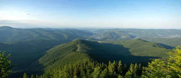 Sommertag Den Ukrainischen Karpaten Nahe Der Stadt Jaremtsche Schöne Landschaft — Stockfoto