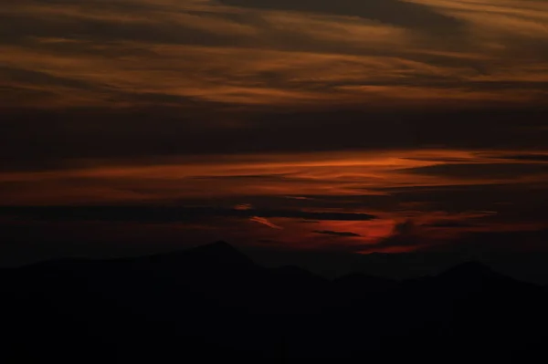 Silhouet Van Bergen Bij Zonsondergang Bergen Zomer — Stockfoto