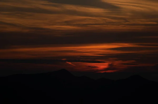 Καρπάθια Βουνά Στο Ηλιοβασίλεμα Όμορφο Καλοκαιρινό Τοπίο — Φωτογραφία Αρχείου