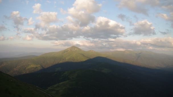 Coucher de soleil dans les Carpates — Video