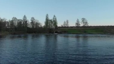 Göl üzerinde uçuş