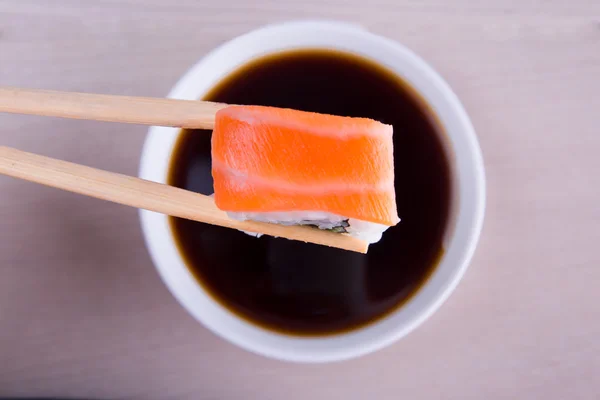Sushi con salmón — Foto de Stock