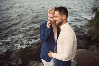 damat gelini kucaklayan 