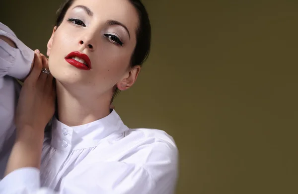 Hermosa chica en una camisa blanca estricta —  Fotos de Stock